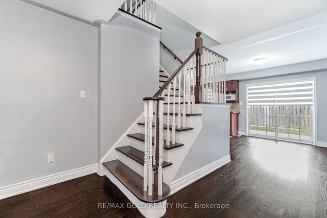 16 Sestina Crt, House semidetached with 3 bedrooms, 4 bathrooms and 3 parking in Brampton ON | Image 7
