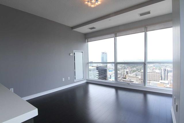 4815 - 386 Yonge St, Condo with 2 bedrooms, 2 bathrooms and 1 parking in Toronto ON | Image 16