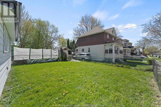 561 Chippawa Street, House detached with 3 bedrooms, 1 bathrooms and null parking in Windsor ON | Image 20