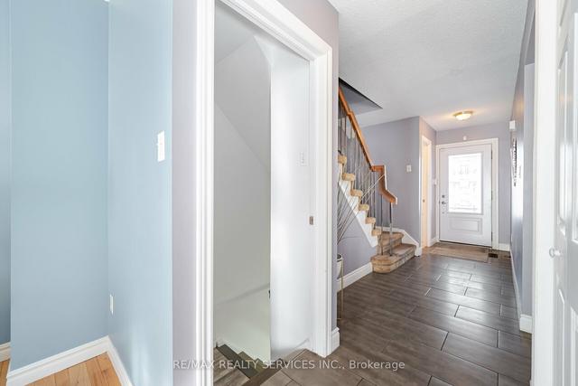43 Newbridge Cres, House detached with 3 bedrooms, 2 bathrooms and 5 parking in Brampton ON | Image 17