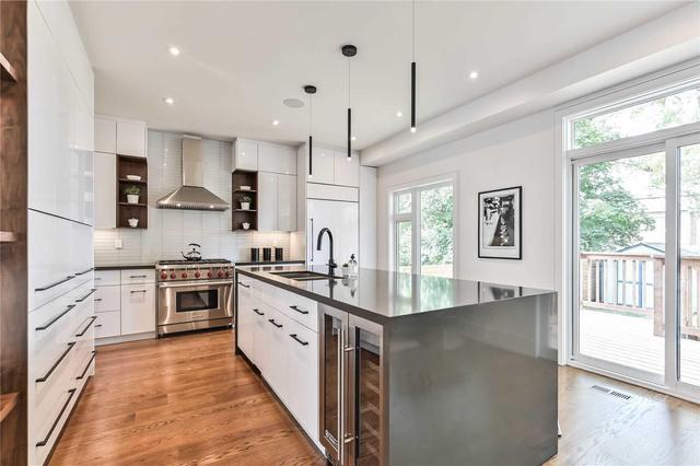 14 Parkview Hts, House detached with 4 bedrooms, 5 bathrooms and 2 parking in Toronto ON | Image 8