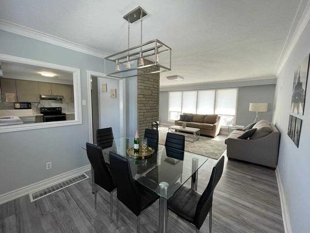 10 Sifton Crt, House detached with 3 bedrooms, 2 bathrooms and 2 parking in Toronto ON | Image 3
