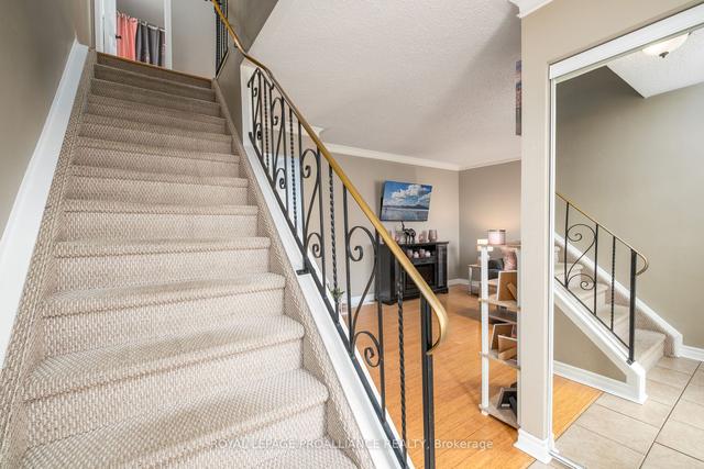 745 Ridley Dr, House semidetached with 3 bedrooms, 2 bathrooms and 5 parking in Kingston ON | Image 2