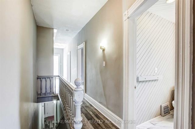 252 Annette St, House detached with 4 bedrooms, 2 bathrooms and 3 parking in Toronto ON | Image 10