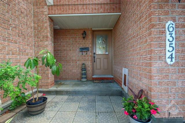 6354 Sablewood Place, Townhouse with 3 bedrooms, 3 bathrooms and 3 parking in Ottawa ON | Image 3