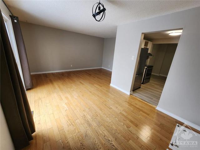 1147 Millwood Court, Townhouse with 3 bedrooms, 3 bathrooms and 2 parking in Ottawa ON | Image 9