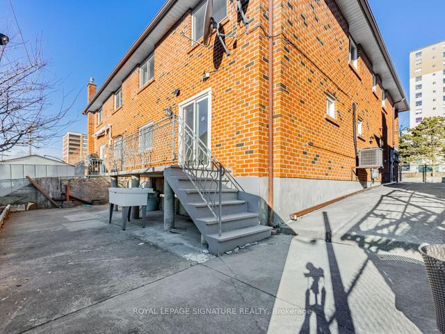 51 Wedge Crt, House semidetached with 3 bedrooms, 2 bathrooms and 4 parking in Toronto ON | Image 31