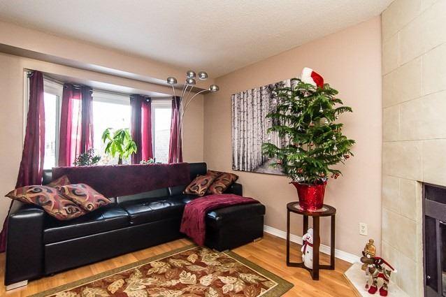 948 Attersley Dr, House attached with 3 bedrooms, 2 bathrooms and 3 parking in Oshawa ON | Image 5