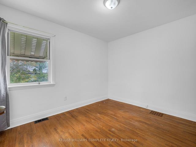 33 West 3rd St, House detached with 3 bedrooms, 2 bathrooms and 2 parking in Hamilton ON | Image 5