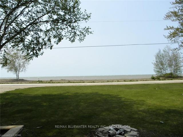 9774 Lake Rd, Home with 2 bedrooms, 1 bathrooms and 6 parking in Kettle Point 44 ON | Image 12