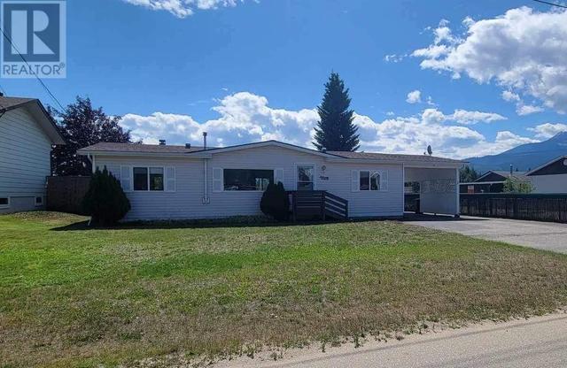 1265 9th Avenue, House other with 3 bedrooms, 2 bathrooms and null parking in Valemount BC | Image 1
