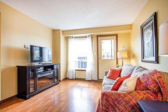 Unit 2 - 960 Glen St, Townhouse with 3 bedrooms, 2 bathrooms and 1 parking in Oshawa ON | Image 5