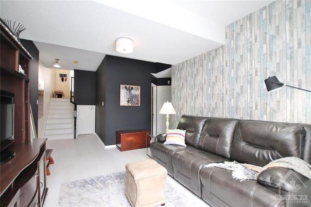 9 Macassa Circle, Townhouse with 3 bedrooms, 3 bathrooms and 3 parking in Ottawa ON | Image 25
