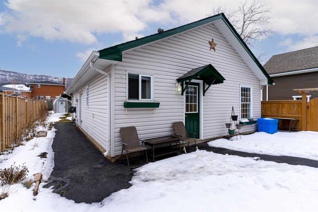 258 King St E, House detached with 3 bedrooms, 3 bathrooms and 4 parking in Hamilton ON | Image 17
