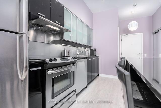 th10 - 33 Singer Crt, Townhouse with 2 bedrooms, 3 bathrooms and 1 parking in Toronto ON | Image 3