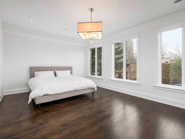 110 Heath St W, House semidetached with 3 bedrooms, 5 bathrooms and 2 parking in Toronto ON | Image 16