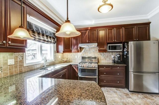 2242 Littondale Lane, House detached with 5 bedrooms, 3 bathrooms and null parking in Oakville ON | Image 13