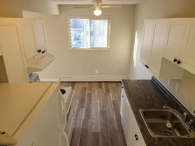 302 - 9120 106 Av Nw, Condo with 2 bedrooms, 1 bathrooms and null parking in Edmonton AB | Image 4