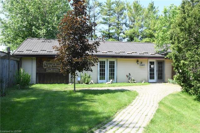 9078 Century Drive, Home with 3 bedrooms, 2 bathrooms and 8 parking in Strathroy Caradoc ON | Image 6