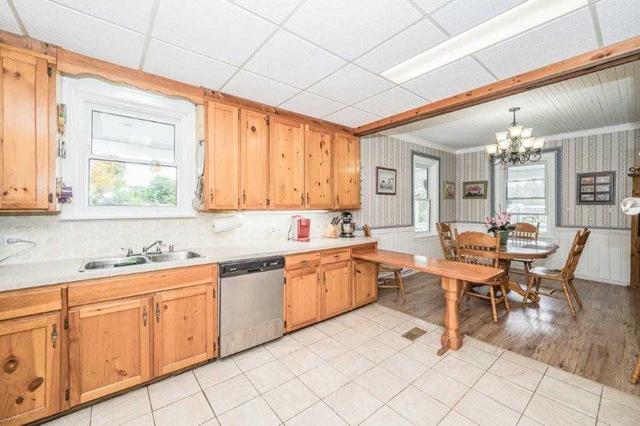 560 Rowanwood Rd, House detached with 3 bedrooms, 2 bathrooms and 5 parking in Huntsville ON | Image 2