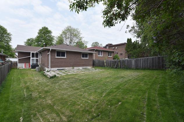 11 Rollingwood Dr, House detached with 3 bedrooms, 2 bathrooms and 2 parking in Toronto ON | Image 20