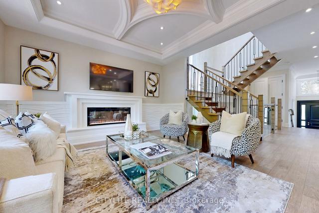 106 Freemont Ave, House detached with 4 bedrooms, 6 bathrooms and 4 parking in Toronto ON | Image 4