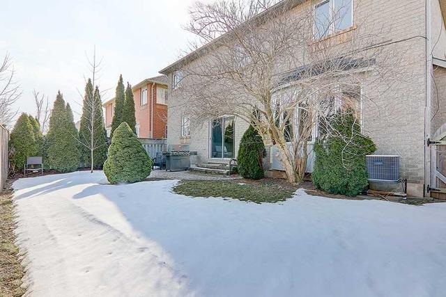 2089 Grand Oak Tr, House detached with 4 bedrooms, 3 bathrooms and 5 parking in Oakville ON | Image 10