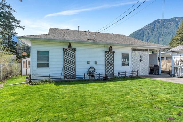 477 3rd Avenue, House detached with 3 bedrooms, 2 bathrooms and null parking in Hope BC | Image 34