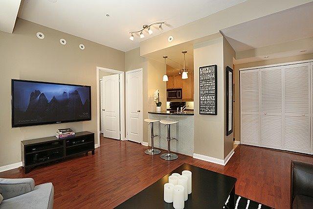 Th 10 - 78 Carr St, Townhouse with 2 bedrooms, 2 bathrooms and 1 parking in Toronto ON | Image 4