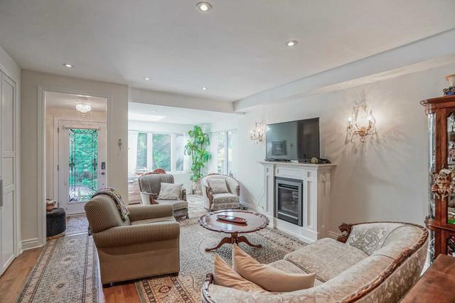 158 Wineva Ave, House semidetached with 3 bedrooms, 3 bathrooms and 1 parking in Toronto ON | Image 37