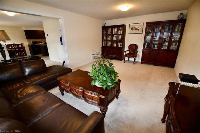 1627 Cedarcreek Crescent, House detached with 3 bedrooms, 2 bathrooms and 4 parking in London ON | Image 31