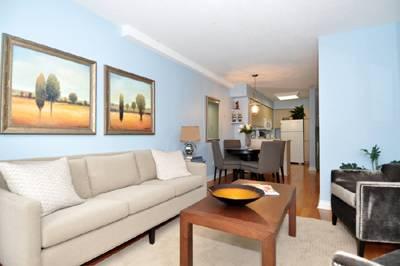 th28 - 217 St George St, Townhouse with 2 bedrooms, 1 bathrooms and 1 parking in Toronto ON | Image 2