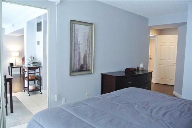 1002 - 330 Rathburn Rd W, Condo with 2 bedrooms, 2 bathrooms and 1 parking in Mississauga ON | Image 14