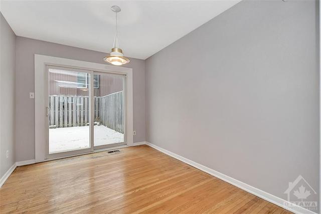 737 Springland Drive, Townhouse with 3 bedrooms, 2 bathrooms and 1 parking in Ottawa ON | Image 9