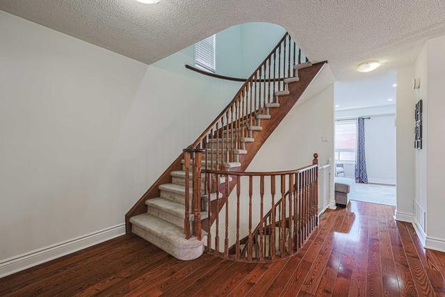 102 Leah Cres, Townhouse with 3 bedrooms, 4 bathrooms and 4 parking in Vaughan ON | Image 17
