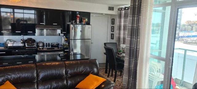 702 - 15 Singer Crt, Condo with 2 bedrooms, 2 bathrooms and 1 parking in Toronto ON | Image 2