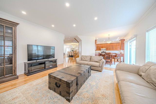 12 Hayfield Cres, House detached with 5 bedrooms, 4 bathrooms and 6 parking in Richmond Hill ON | Image 24
