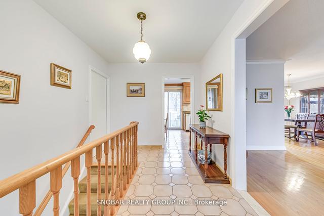 47 Hamptonbrook Dr, House detached with 3 bedrooms, 2 bathrooms and 4 parking in Toronto ON | Image 36