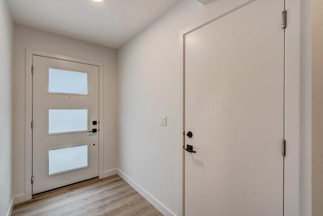 42 Spring Willow Close Sw, Home with 2 bedrooms, 2 bathrooms and 3 parking in Calgary AB | Image 7