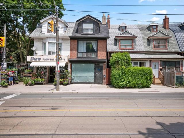 1066 Dundas St W, House semidetached with 3 bedrooms, 3 bathrooms and null parking in Toronto ON | Image 1
