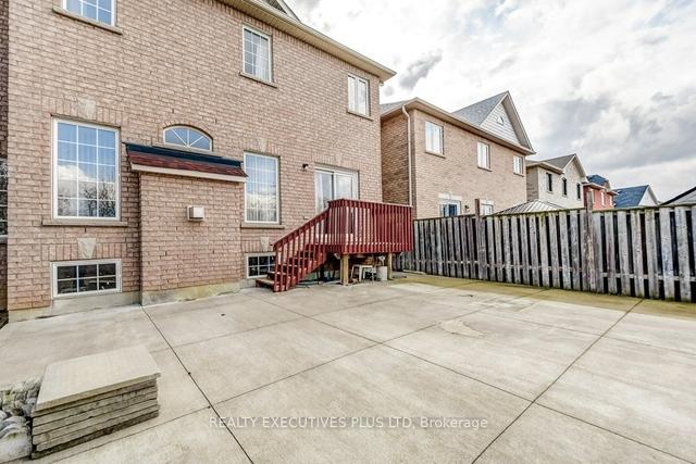 68 Oblate Cres, House detached with 4 bedrooms, 4 bathrooms and 6 parking in Brampton ON | Image 30