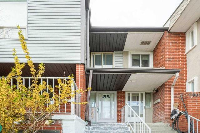 565 Melita Cres, House attached with 3 bedrooms, 2 bathrooms and 1 parking in Toronto ON | Image 23