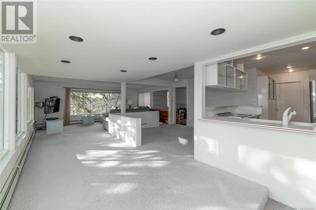 Kitchen, dining and family room area looking west | Image 37