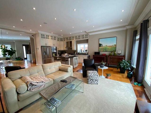 83 Lankin Blvd, House detached with 4 bedrooms, 3 bathrooms and 3 parking in Toronto ON | Image 15