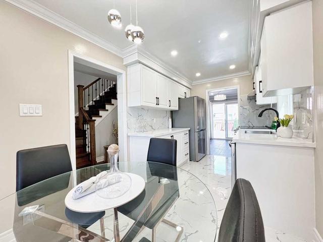7025 Dunrobin Way, House semidetached with 3 bedrooms, 4 bathrooms and 5 parking in Mississauga ON | Image 23