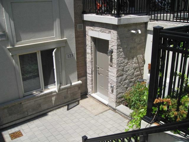 123 - 19 Coneflower Cres, Townhouse with 2 bedrooms, 1 bathrooms and 1 parking in Toronto ON | Image 1