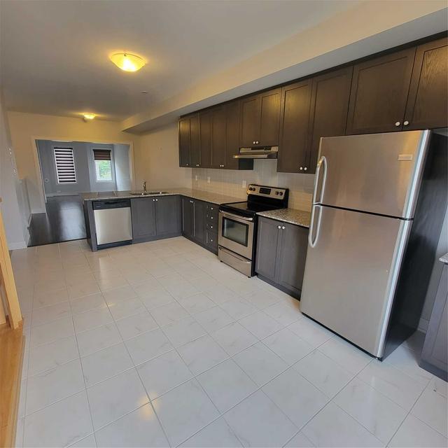 1048 Beachcomber Rd, House attached with 2 bedrooms, 4 bathrooms and 2 parking in Mississauga ON | Image 8