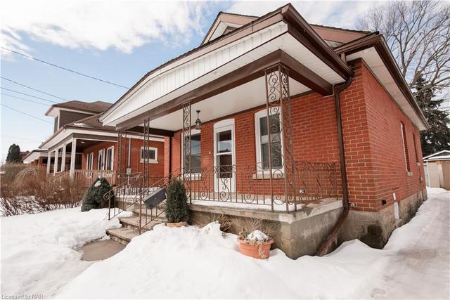 4747 Fourth Avenue, House detached with 3 bedrooms, 2 bathrooms and 4 parking in Niagara Falls ON | Image 3
