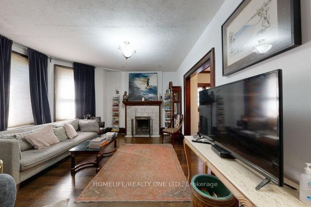 196-198 Glen Rd, House detached with 8 bedrooms, 5 bathrooms and 3 parking in Toronto ON | Image 34