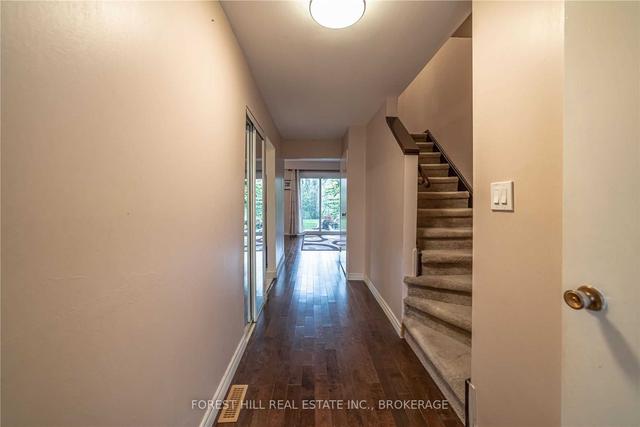 276 Sprucewood Crt, Townhouse with 4 bedrooms, 2 bathrooms and 2 parking in Toronto ON | Image 6